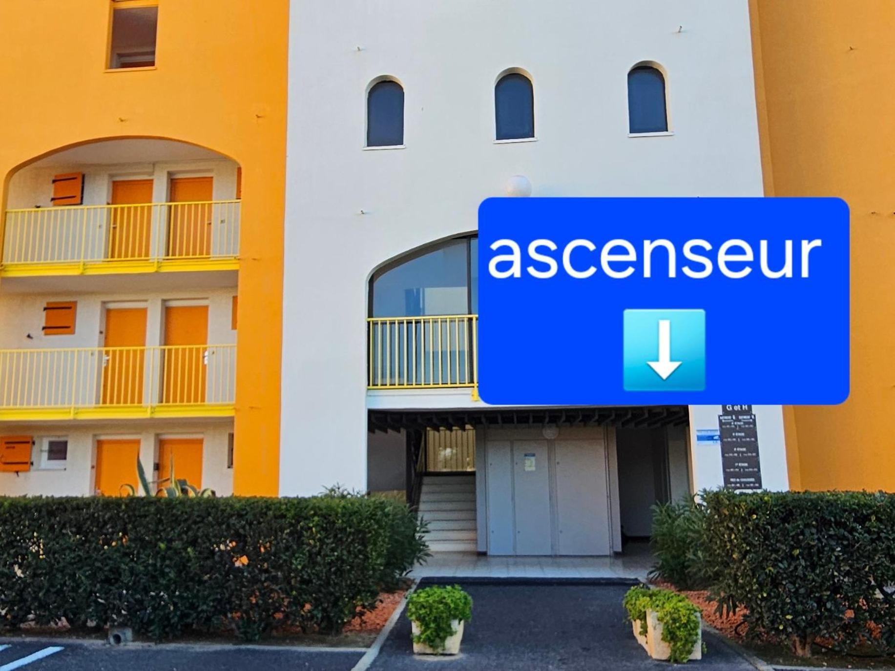 appartement vue mer pour 4 personnes accès direct plage wifi haut débit gratuit Le Barcarès Extérieur photo